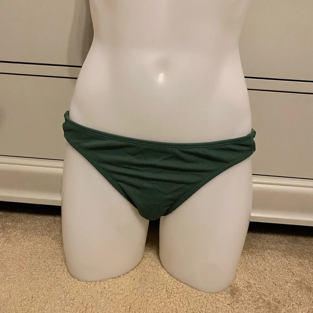 Green bikini bottom from Xhilaration size large - Picture 3 of 6